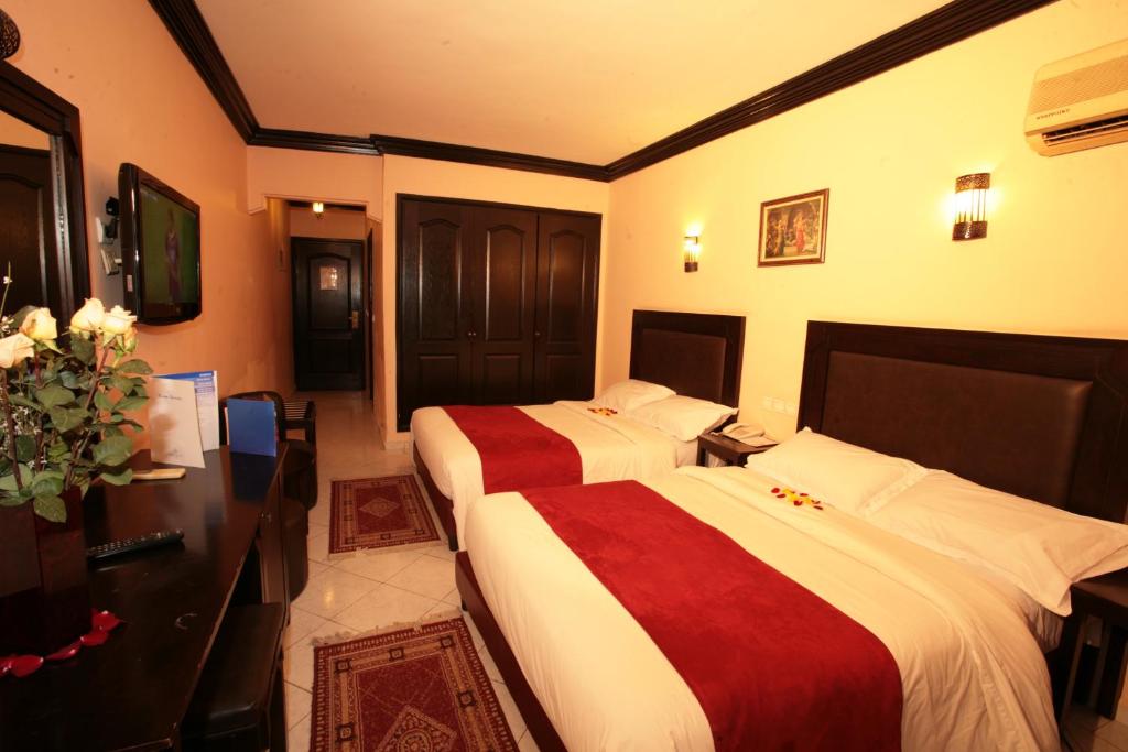 Двухместный (Двухместный номер с 1 кроватью или 2 отдельными кроватями и видом на бассейн) отеля Imperial Holiday Hôtel & spa, Марракеш