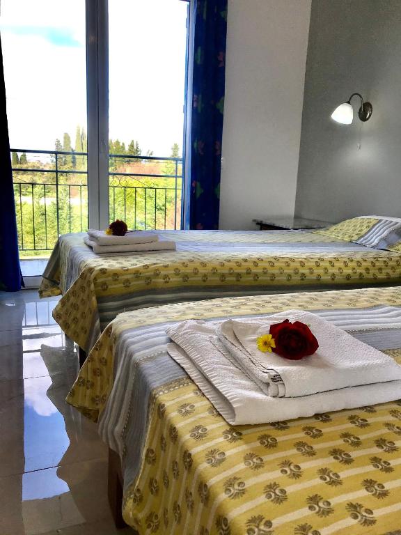 Четырехместный (Четырехместный номер) гостевого дома Room in Apartment - Beautiful Apartment in Corfu with Swimming Pool, Рода