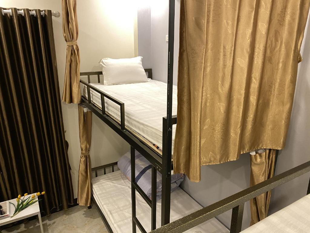 Номер (Общий номер для мужчин и женщин с 8 кроватями) семейного отеля Ha Giang Ali Hostel, Хазянг