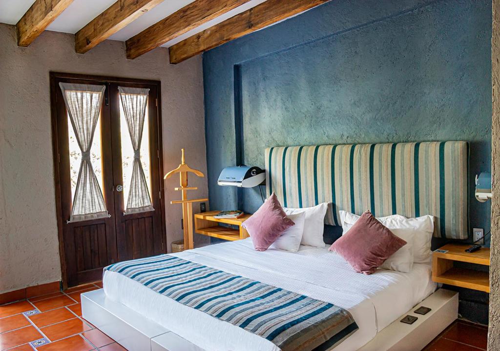 Двухместный (Улучшенный номер с кроватью размера «king-size») отеля El Hotel, Тепостлан