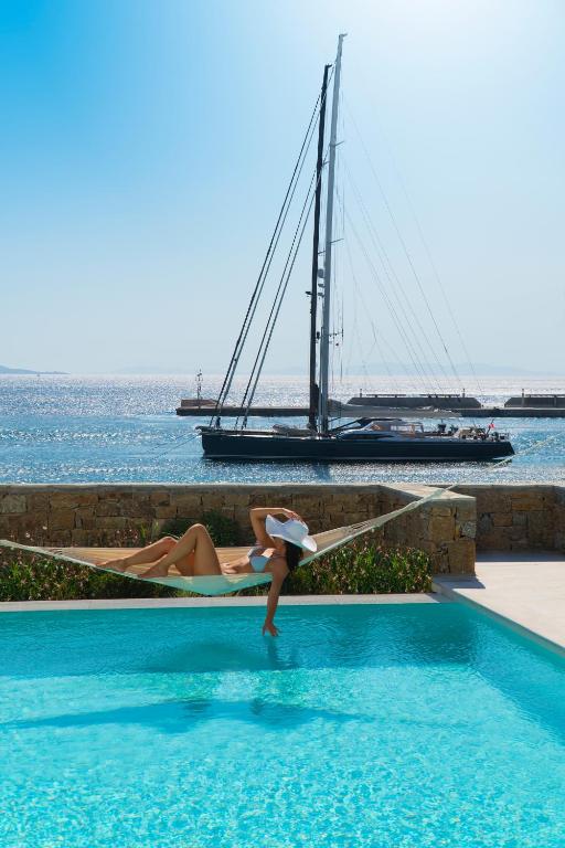Сьюит (Люкс The Anchor с внутренним двором с бассейном) отеля Mykonos Riviera - Small Luxury Hotels of the World, Тоурлос