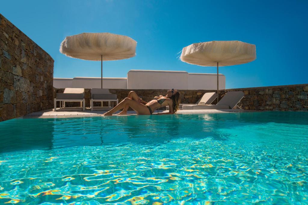 Сьюит (Люкс Eccentric с 2 спальнями, фитнес-залом и бассейном) отеля Mykonos Riviera - Small Luxury Hotels of the World, Тоурлос