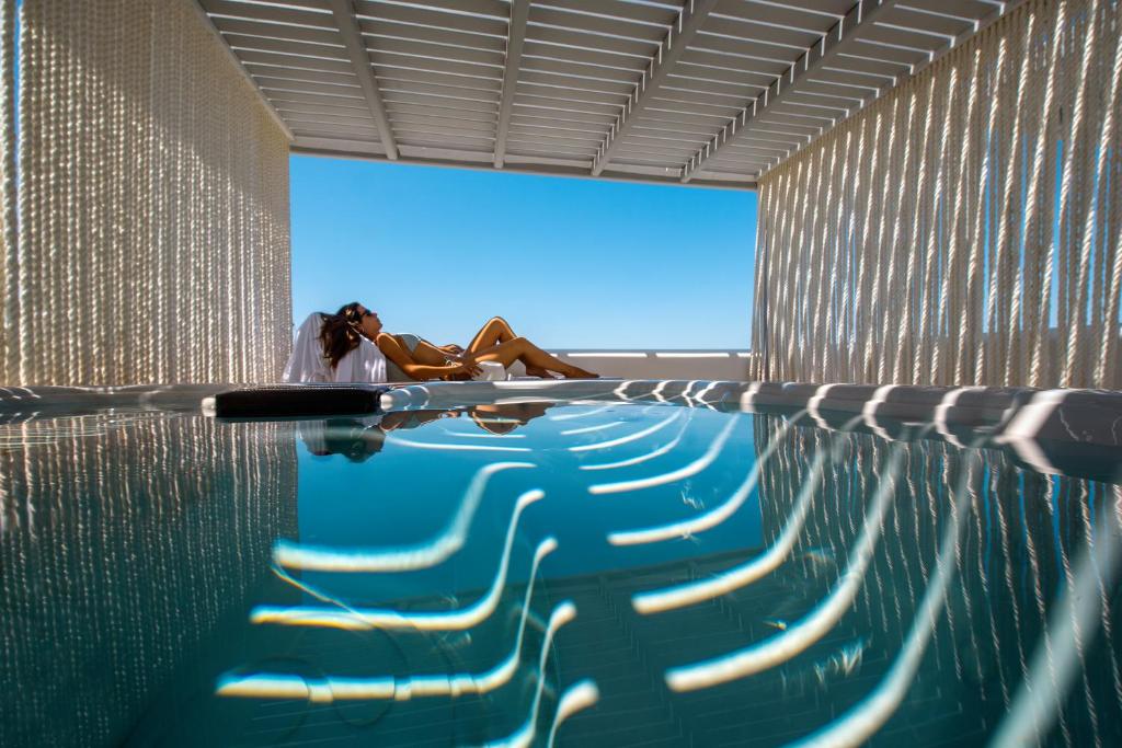 Сьюит (Полулюкс с гидромассажной ванной на открытом воздухе) отеля Mykonos Riviera - Small Luxury Hotels of the World, Тоурлос