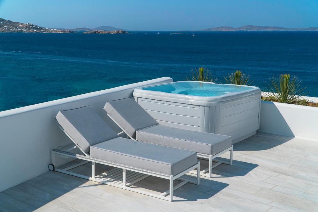 Двухместный (Номер Glam Retreat с гидромассажной ванной на открытом воздухе) отеля Mykonos Riviera - Small Luxury Hotels of the World, Тоурлос