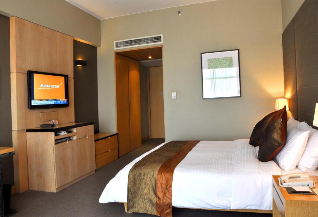 Двухместный (Представительский улучшенный номер с кроватью размера «king-size») отеля Jianguo Hotel Guangzhou, Гуанчжоу