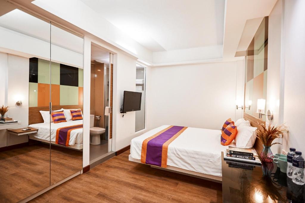 Двухместный (Улучшенный двухместный номер с 1 кроватью) отеля Asoke Suites, Бангкок