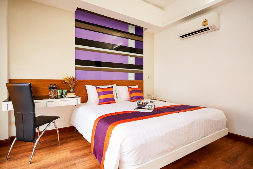 Двухместный (Двухместный номер Делюкс с 1 кроватью) отеля Asoke Suites, Бангкок