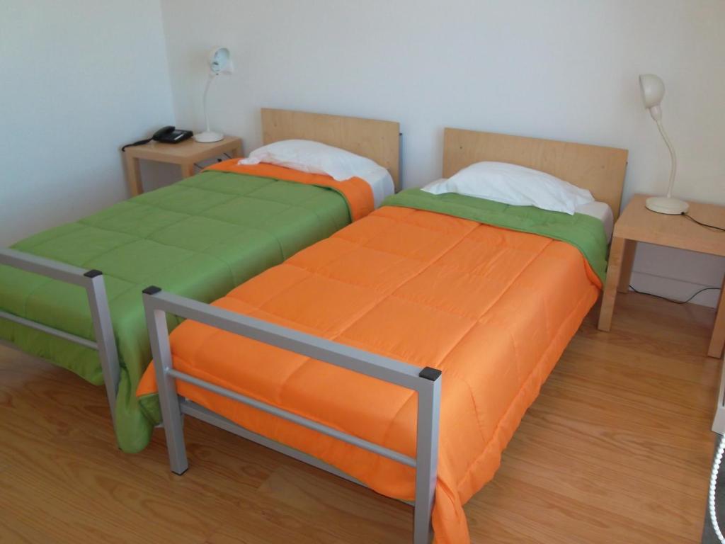 Двухместный (Двухместный номер с 2 отдельными кроватями и общей ванной комнатой) хостела PJA - Santa Maria Youth Hostel, Понта-Делгада