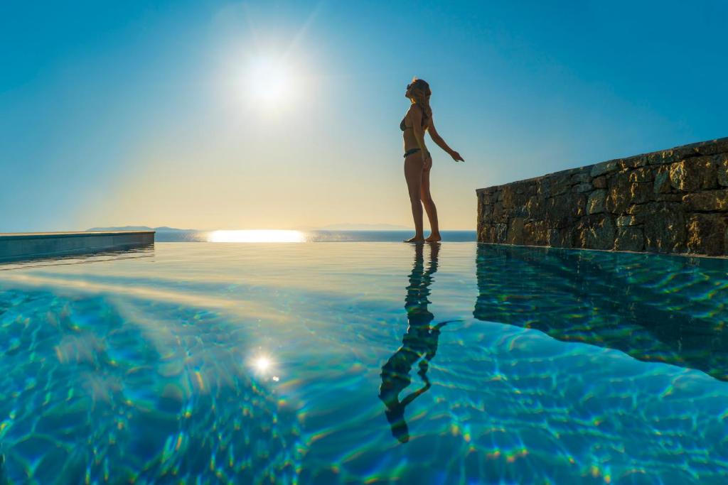 Сьюит (Мезонет «Секрет» с 3 спальнями, бассейном и гидромассажной ванной на открытом воздухе) отеля Mykonos Riviera - Small Luxury Hotels of the World, Тоурлос