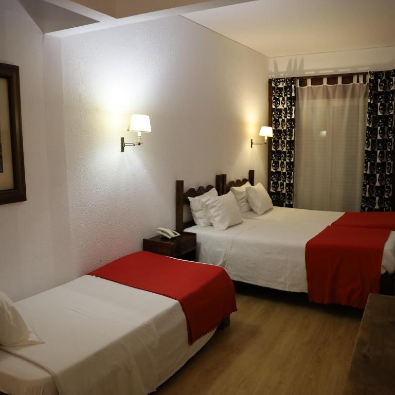 Трехместный (Стандартный трехместный номер) отеля Hotel Portofoz, Порту