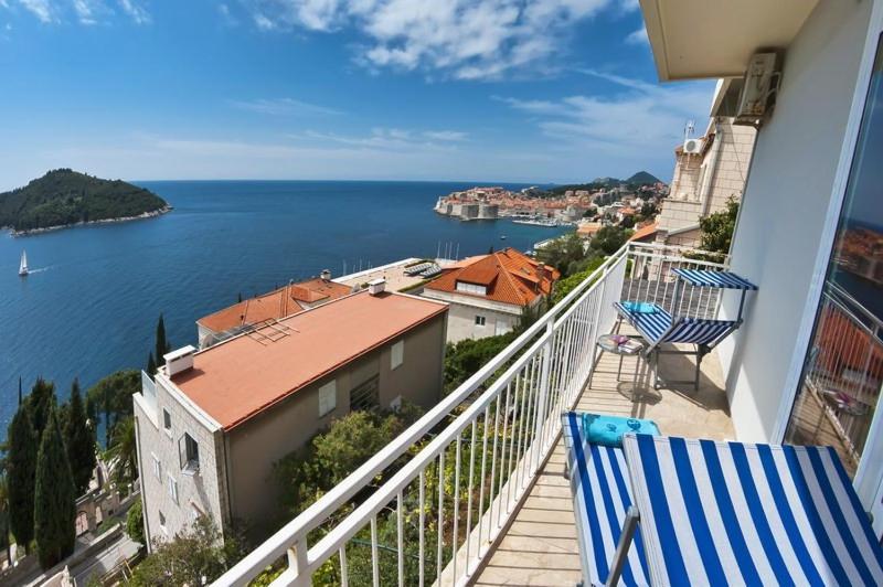 Апартаменты (Superior Two Bedroom Apartment with Balcony and Sea View), Sipa Apartments