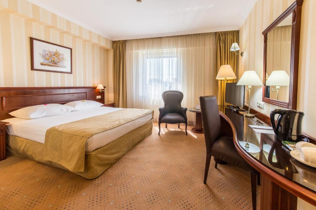 Двухместный (Номер Делюкс с кроватью размера «king-size» - Для некурящих) отеля Ramada Hotel & Suites Bucharest North, Бухарест