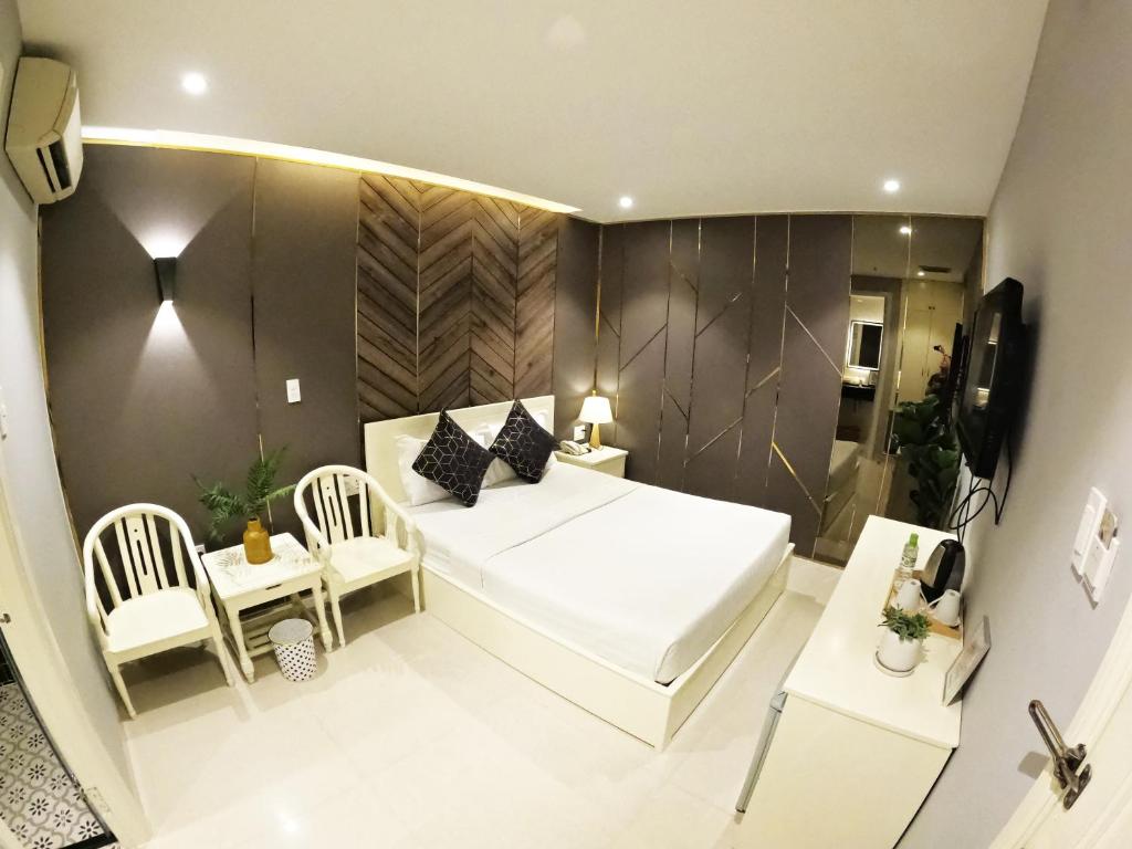 Двухместный (Стандартный двухместный номер с 1 кроватью) отеля Dinh Phat Hotel, Хошимин