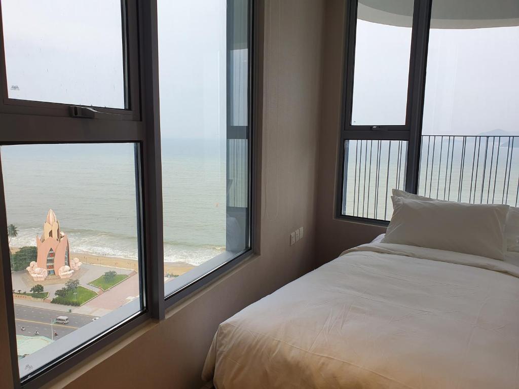 Трехместный (Трехместный номер Делюкс с видом на море) апарт-отеля Sun and Sea Panorama Nha Trang, Нячанг