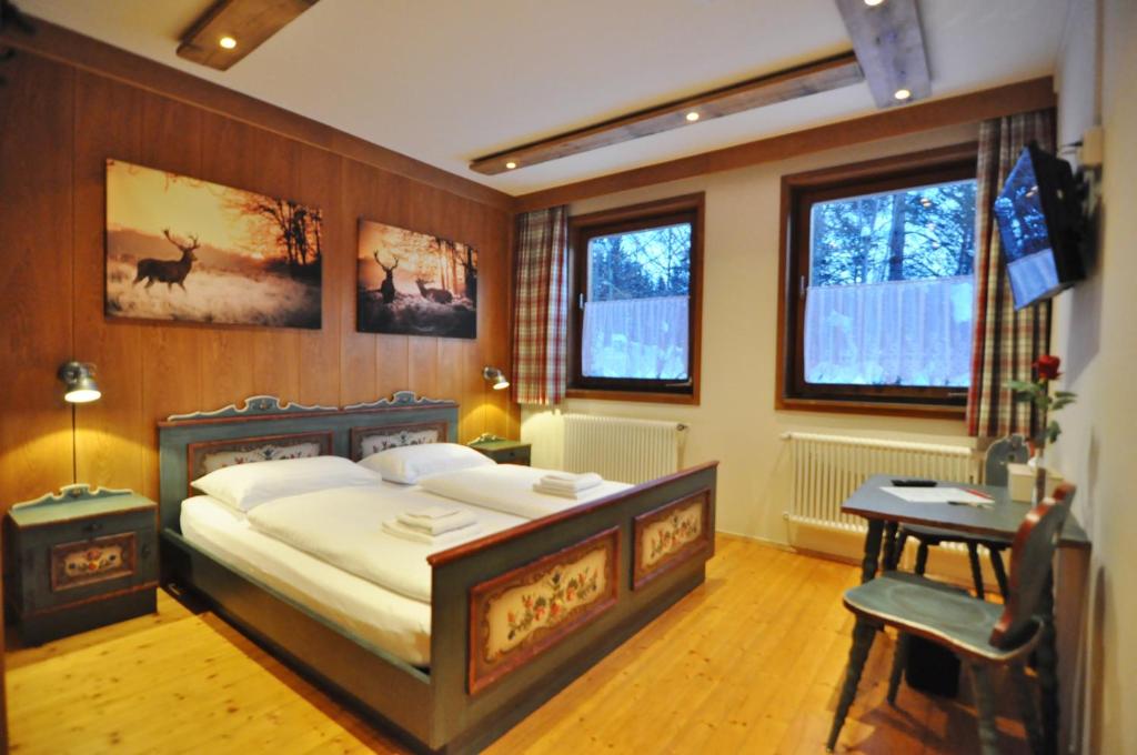 Двухместный (Классический двухместный номер с 1 кроватью и ванной) гостевого дома Pension Weissbriach, Хермагор-Прессеггер-Зе