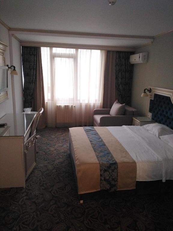 Двухместный (Улучшенный двухместный номер с 1 кроватью и видом на море, без балкона) отеля Hotel Dacia Sud, Мамая