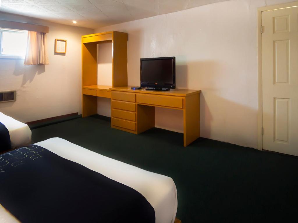 Двухместный (Стандартный двухместный номер с 2 двуспальными кроватями) отеля Hotel Regis, Мехикали