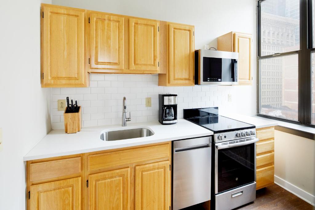 Сьюит (Люкс с кроватью размера «king-size»), Sonder l Liberty Place