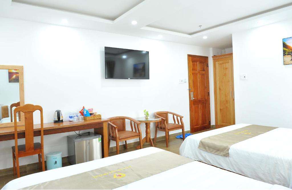 Двухместный (Улучшенный двухместный номер с 1 кроватью) отеля KIM NGÂN HOTEL, Куинён
