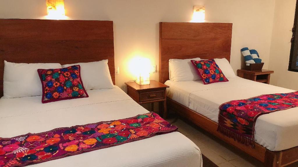 Двухместный (Двухместный номер с 2 отдельными кроватями и собственной ванной комнатой) отеля El Roble Hotel Nature, Бакалар