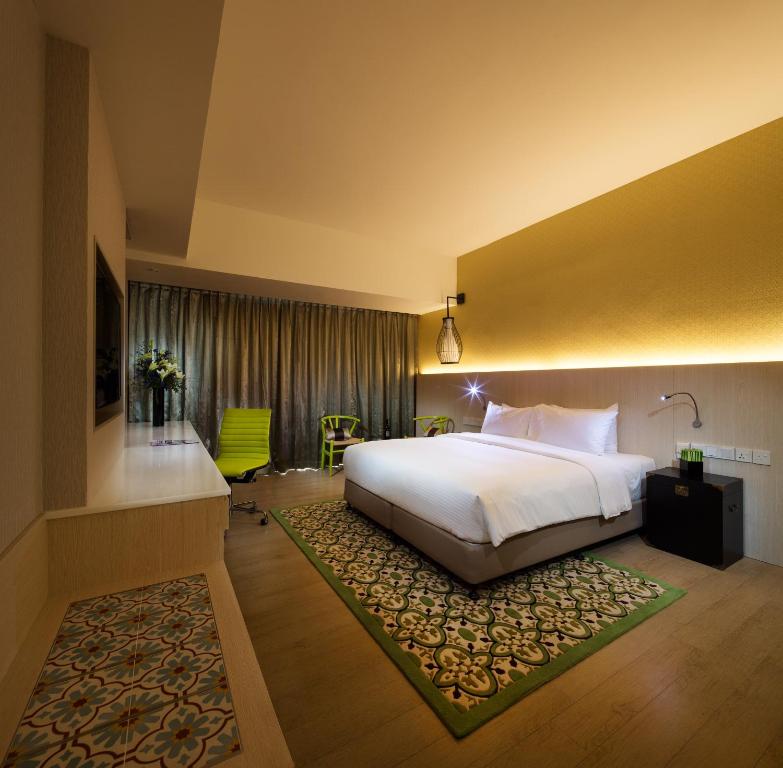 Двухместный (Улучшенный номер с дополнительной кроватью) отеля Village Hotel Katong by Far East Hospitality, Сингапур (город)