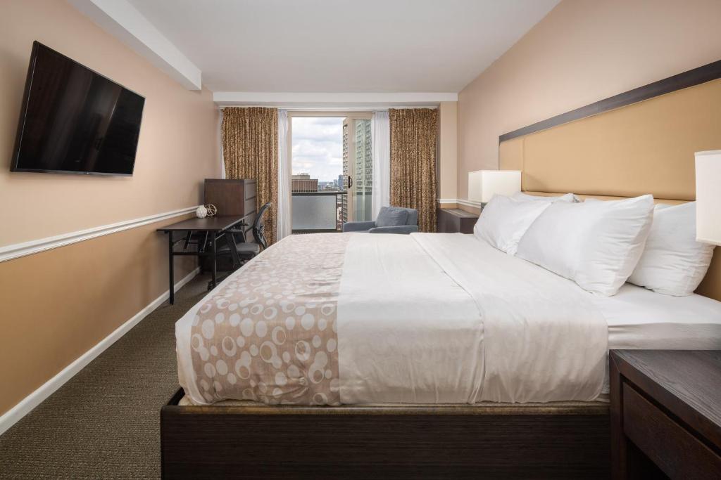 Сьюит (Люкс с 2 спальнями и 2 ванными комнатами), The Windsor Suites Philadelphia