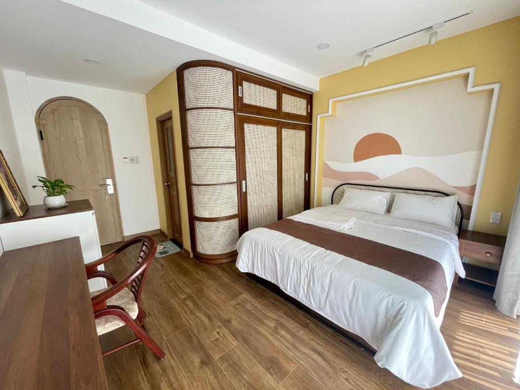 Двухместный (Двухместный номер Делюкс с 1 кроватью и балконом) гостевого дома Emmie Nha Trang Hotel, Нячанг