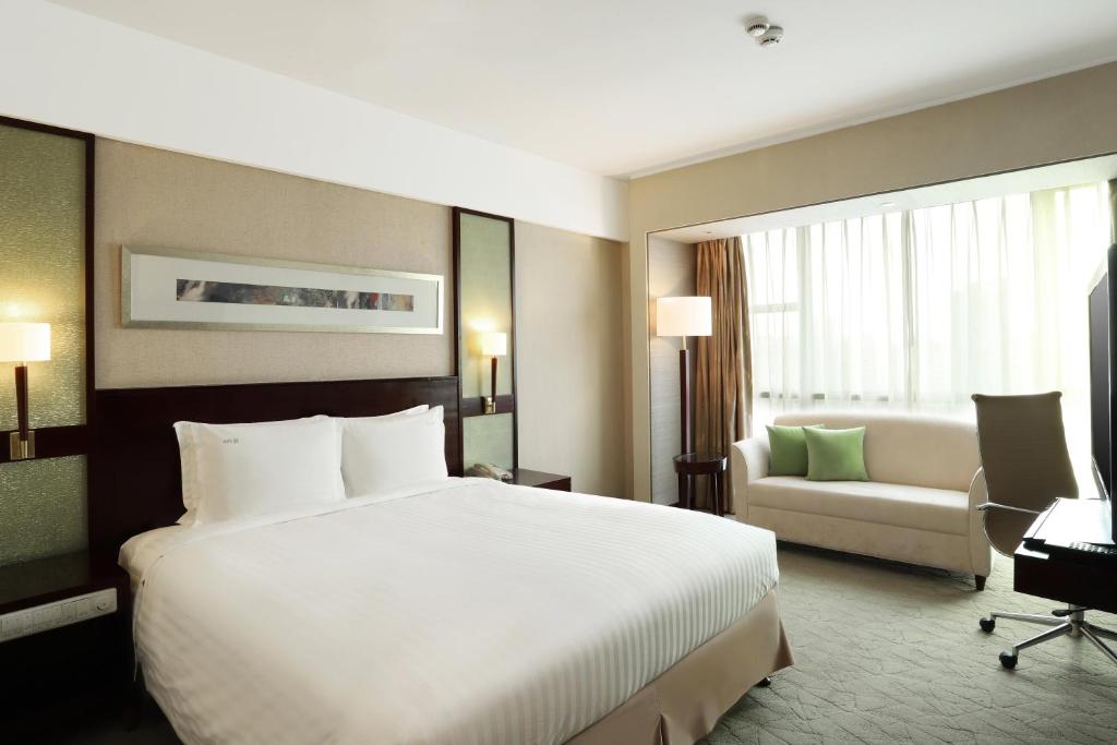 Двухместный (Улучшенный двухместный номер с 1 кроватью - Для некурящих) отеля Holiday Inn Shanghai Pudong Nanpu, Шанхай