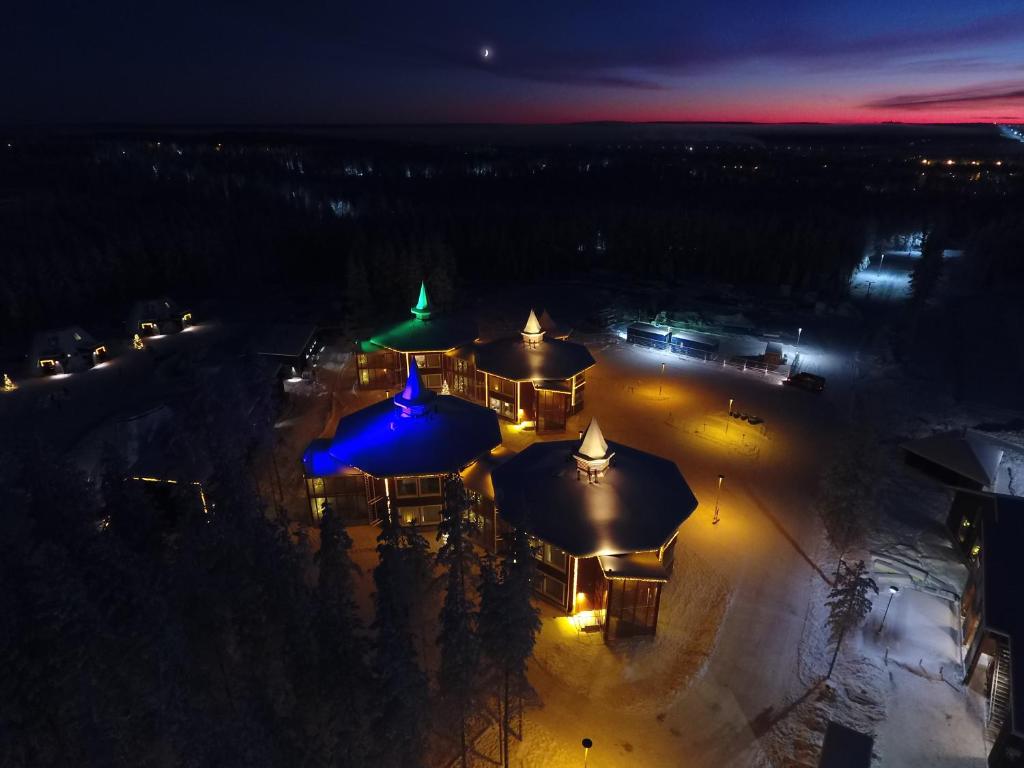 Сьюит (Стандартный люкс с сауной (для 2 взрослых и 1 ребенка)), Santa Claus Holiday Village