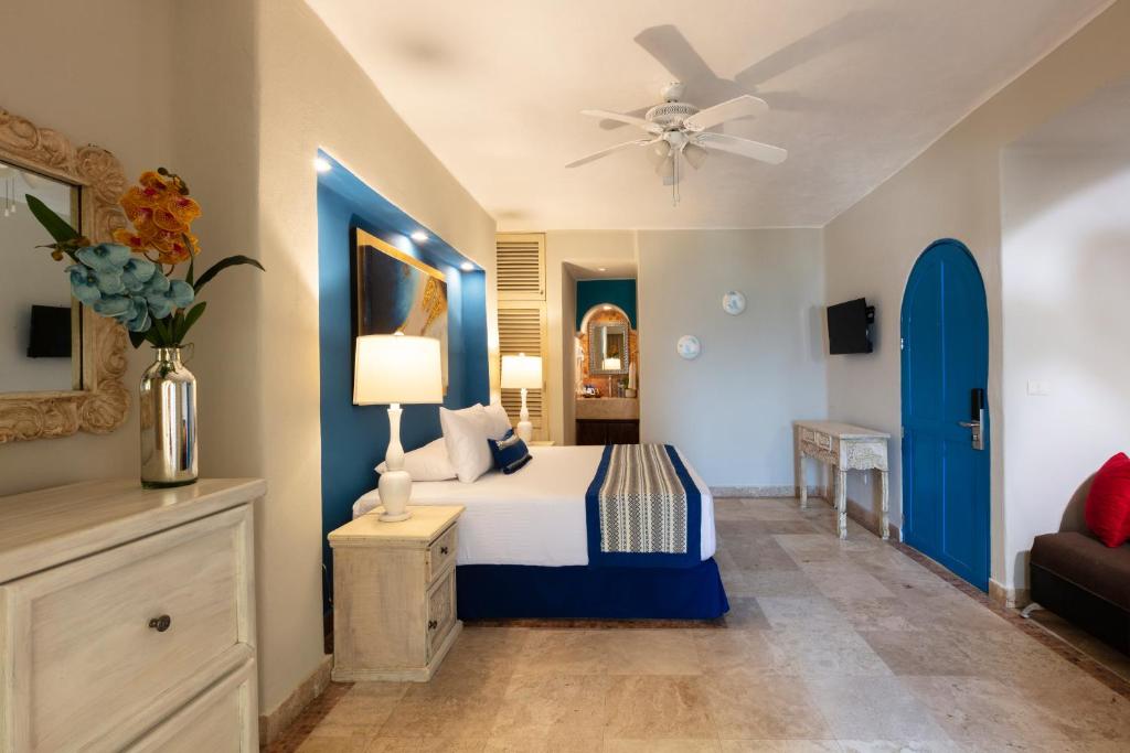 Двухместный (Стандартный номер) отеля Blue Chairs Resort by the Sea, Пуэрто-Вальярта
