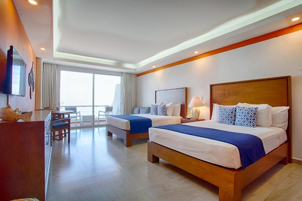 Сьюит (Double Grand Suite with ocean view - 2 queen beds) отеля The Paramar, Пуэрто-Вальярта