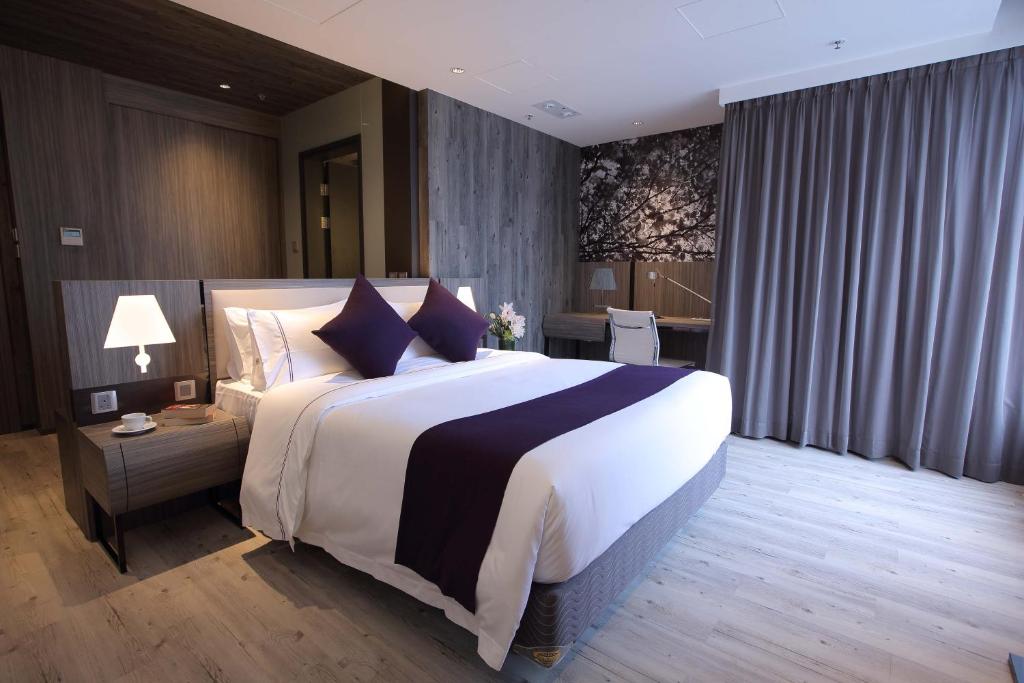 Двухместный (Представительский номер с кроватью размера «queen-size») отеля The Perkin Hotel, Гонконг (город)