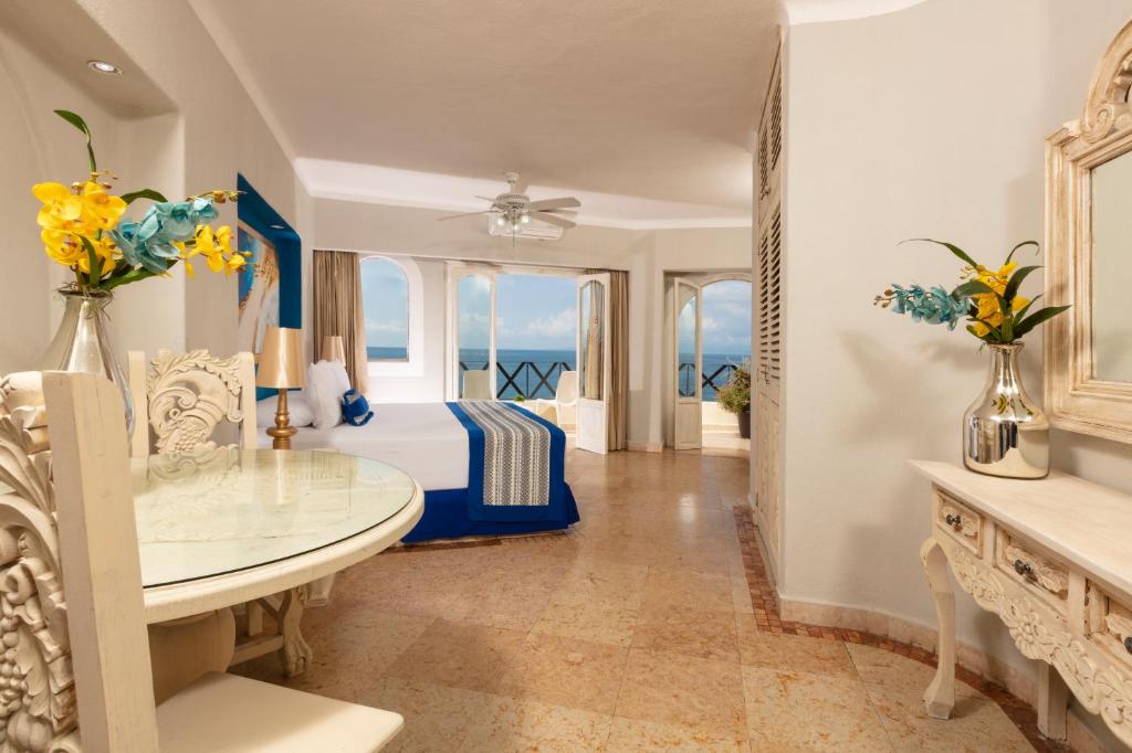 Сьюит (Полулюкс) отеля Blue Chairs Resort by the Sea, Пуэрто-Вальярта