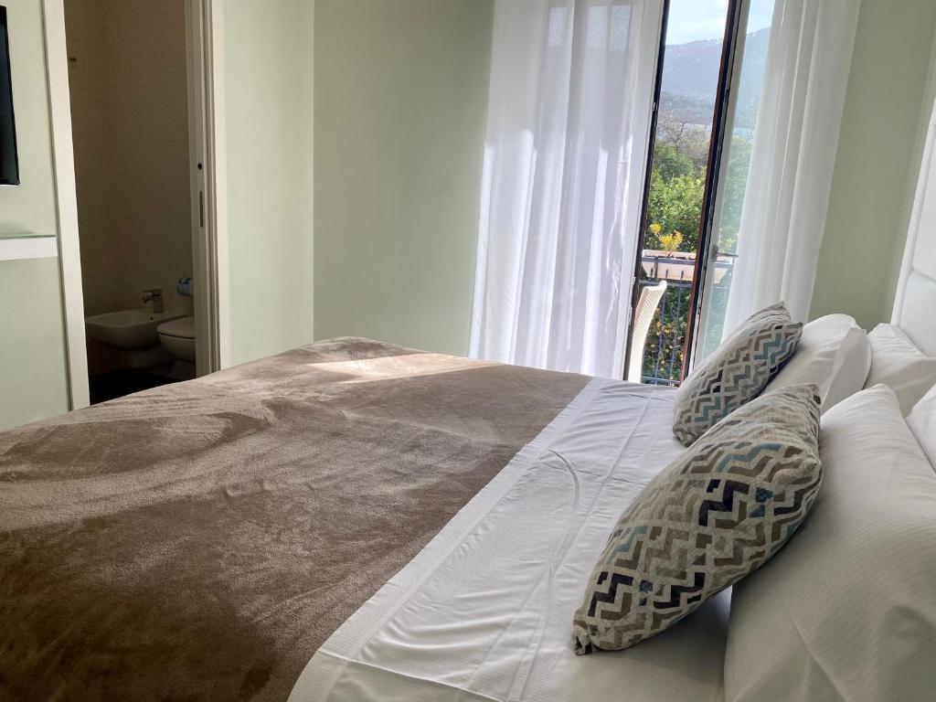 Двухместный (Улучшенный двухместный номер с 1 кроватью или 2 отдельными кроватями) гостевого дома Bougainvillea Relais, Сорренто