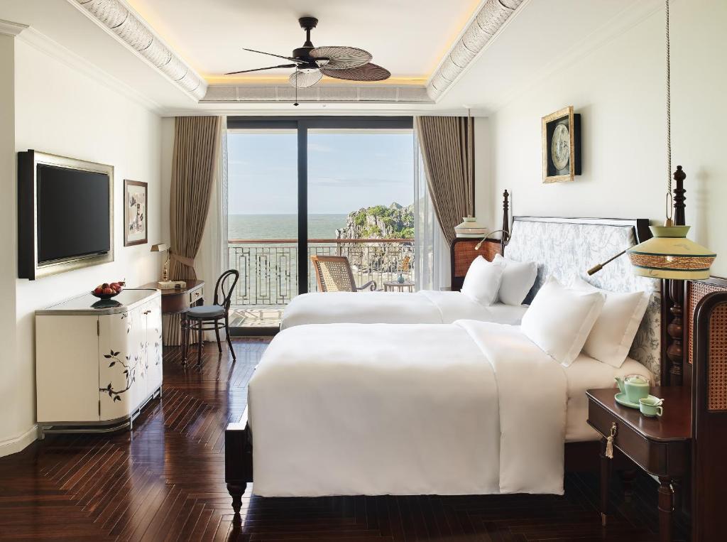 Двухместный (Улучшенный двухместный номер с 2 отдельными кроватями и видом на море) отеля Hôtel Perle d'Orient Cat Ba - MGallery, Катба