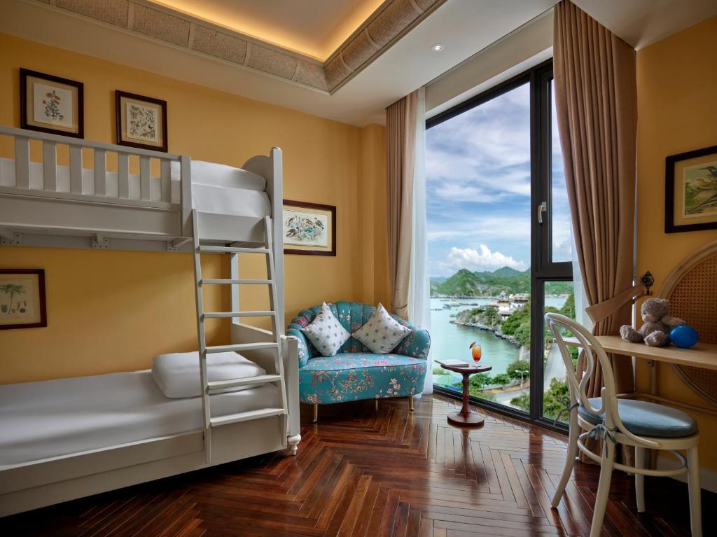 Сьюит (Deluxe King Suite with Bunk Bed), Hôtel Perle d'Orient Cat Ba - MGallery