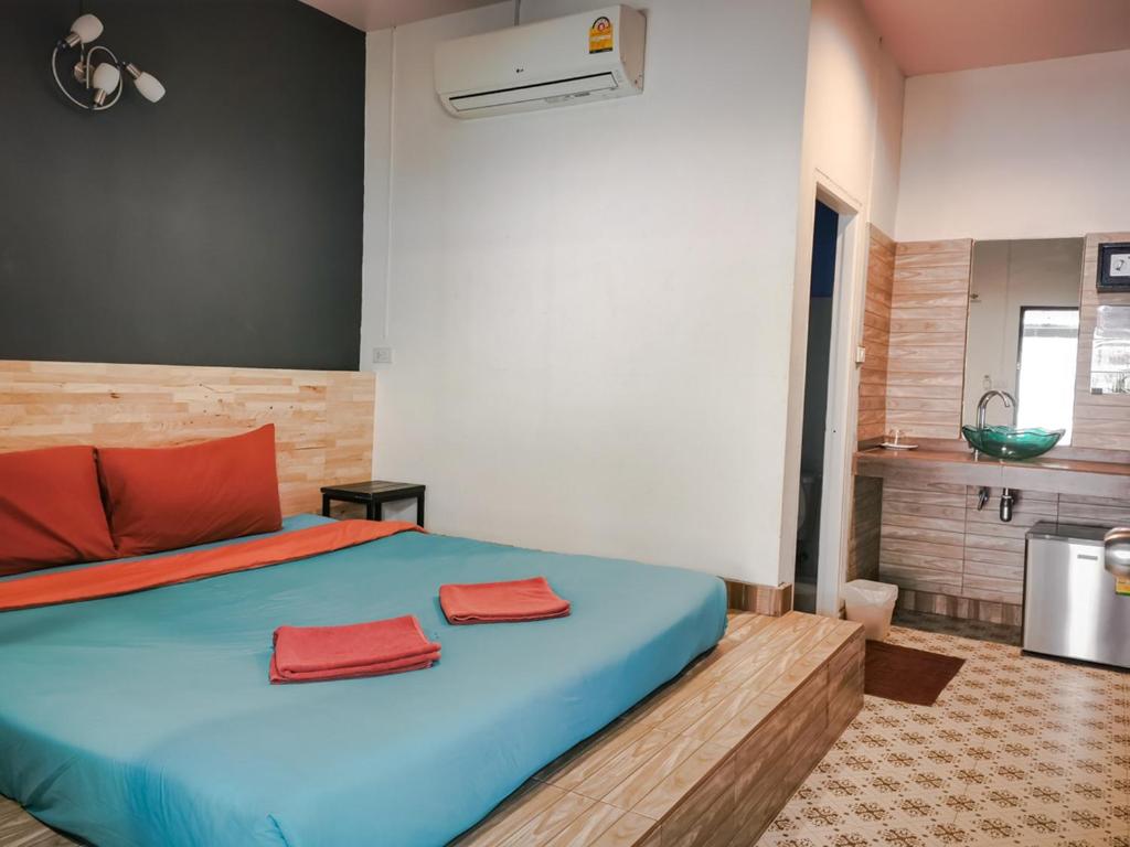 Двухместный (Стандартный двухместный номер с 1 кроватью) хостела Glur Hostel, Краби