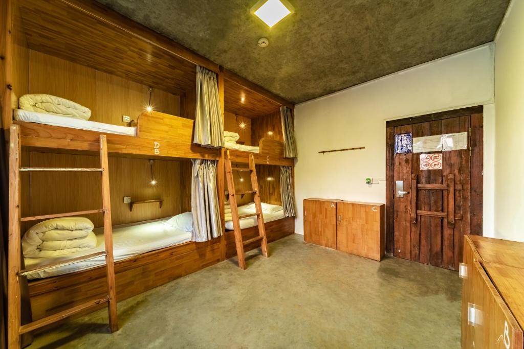 Номер (Кровать в общем 4-местном номере для мужчин и женщин), Yangshuo Sudder Street Guesthouse