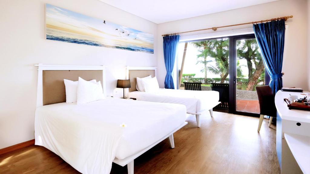 Номер (Бунгало с 2 спальнями и видом на сад), Centara Sandy Beach Resort Danang