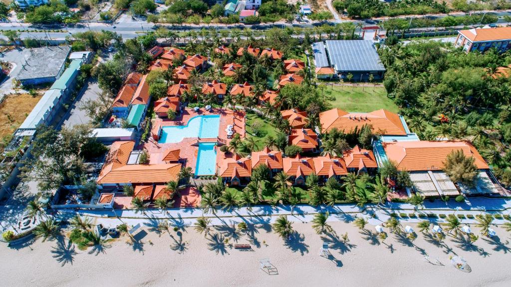 Сьюит (Junior Suite Double with Garden View) курортного отеля TTC Resort Premium - Ninh Thuan, Фанранг