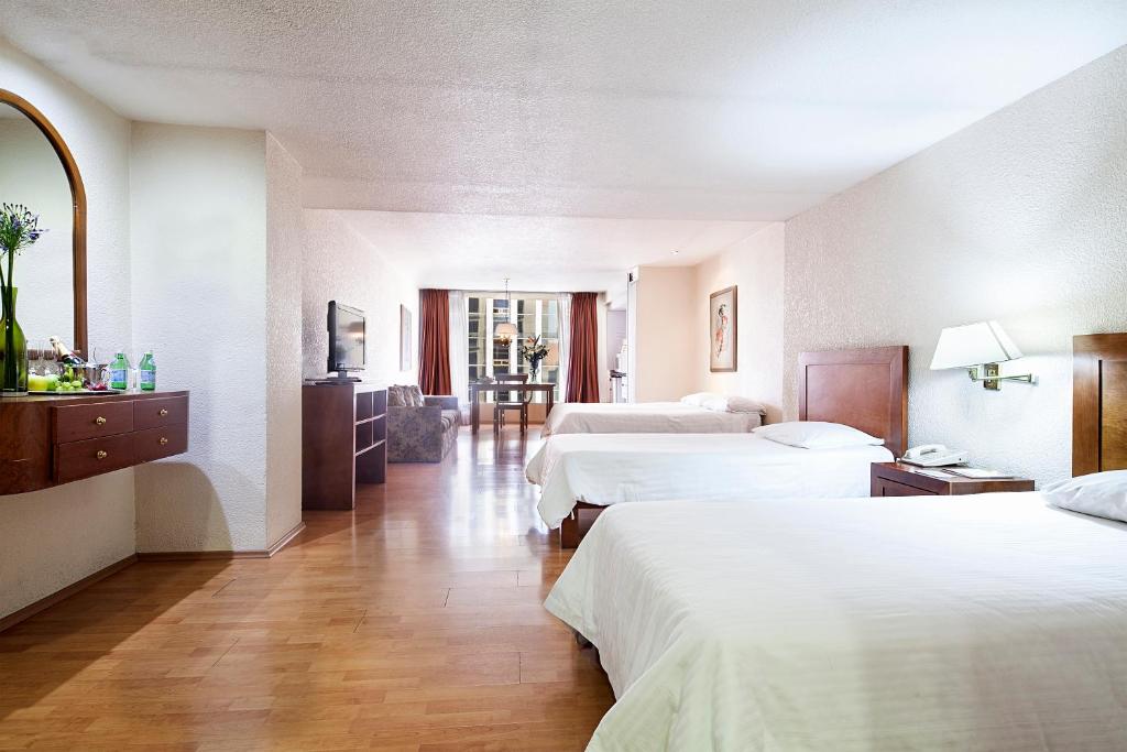 Четырехместный (Четырехместный номер) апарт-отеля Exe Suites San Marino, Мехико