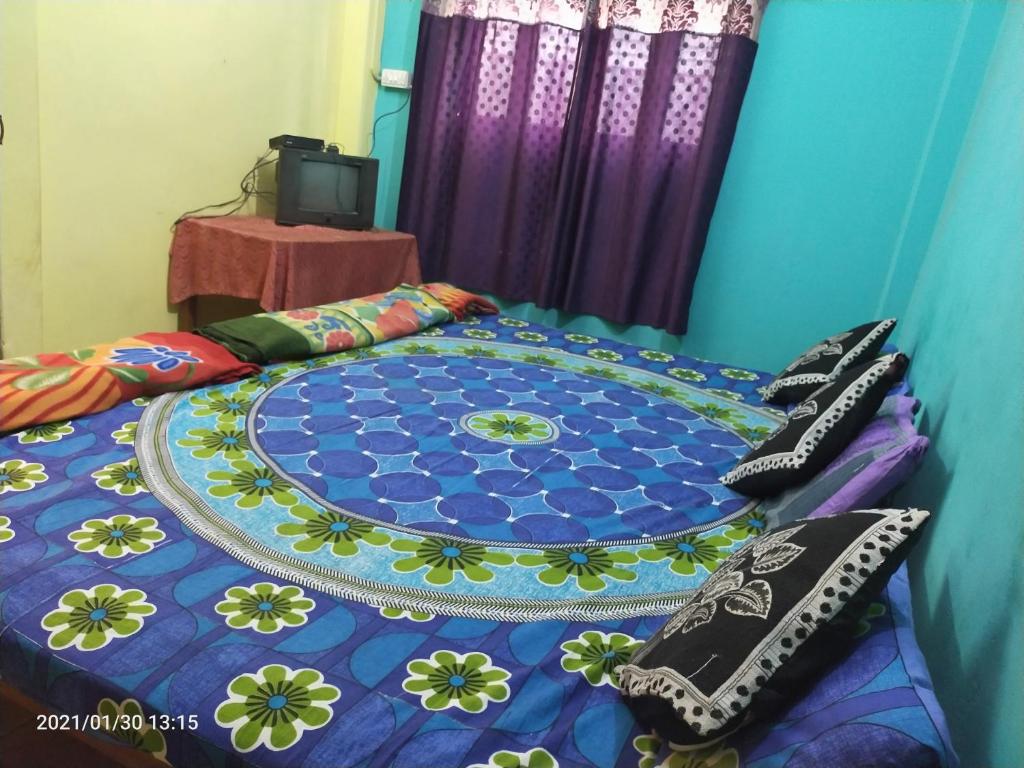 Двухместный (Двухместный номер с основными удобствами и 1 кроватью) гостевого дома Maa Vaishno Guest House, Варанаси