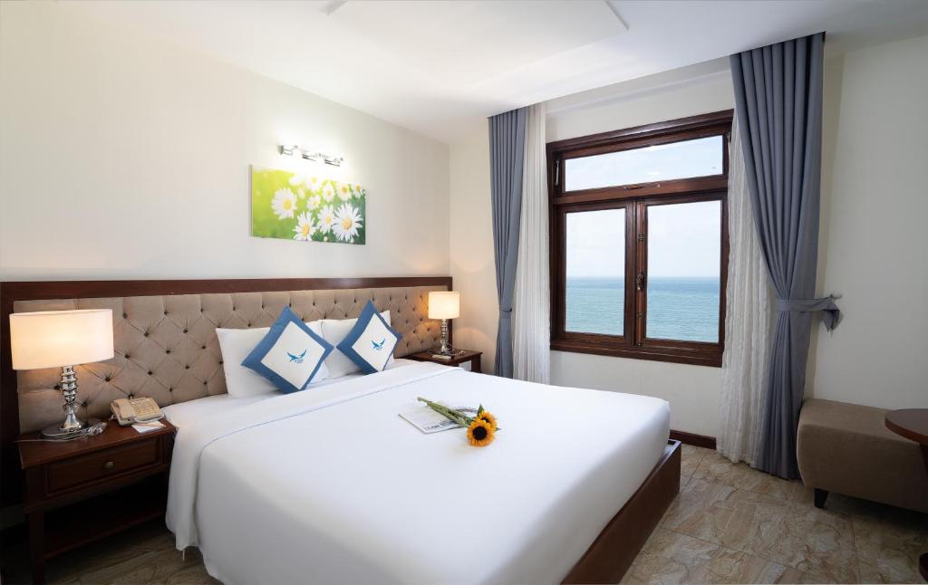 Двухместный (Двухместный номер Делюкс с 1 кроватью или 2 отдельными кроватями и видом на море) отеля Apus Hotel, Нячанг