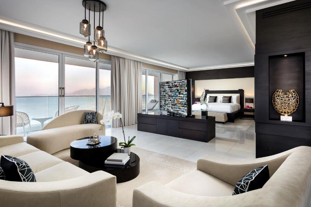 Сьюит (Люкс «Султан») курортного отеля Fairmont Fujairah Beach Resort, Дибба