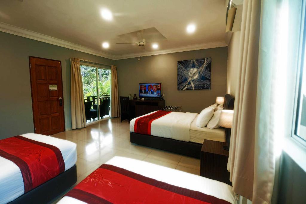 Четырехместный (Четырехместный номер Делюкс) отеля Tioman Dive Resort, Тиоман