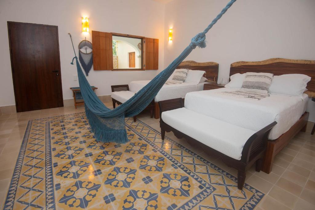 Двухместный (Улучшенный двухместный номер с 2 двуспальными кроватями) отеля Hotel Posada San Juan, Вальядолид