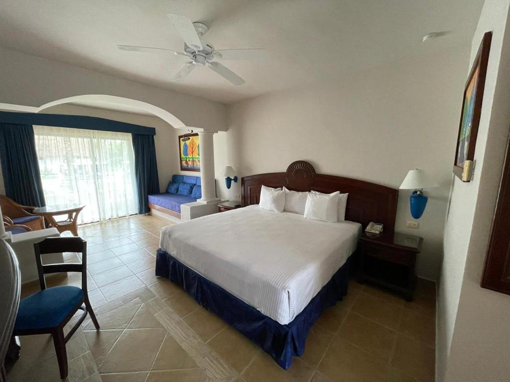 Сьюит (Полулюкс (для 2 взрослых и 1 ребенка)) курортного отеля Grand Bahia Principe Tulum - All Inclusive, Акумаль