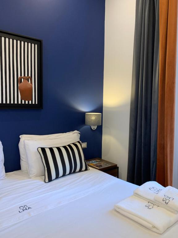 Двухместный (Двухместный номер «Комфорт» с 1 кроватью и балконом, боковой вид на море) отеля Grand Tour B&B, Неаполь