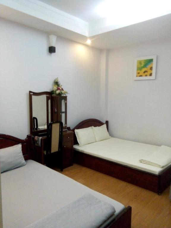 Четырехместный (Номер с 2 кроватями размера «queen-size») семейного отеля Quang Huy Homestay, Далат