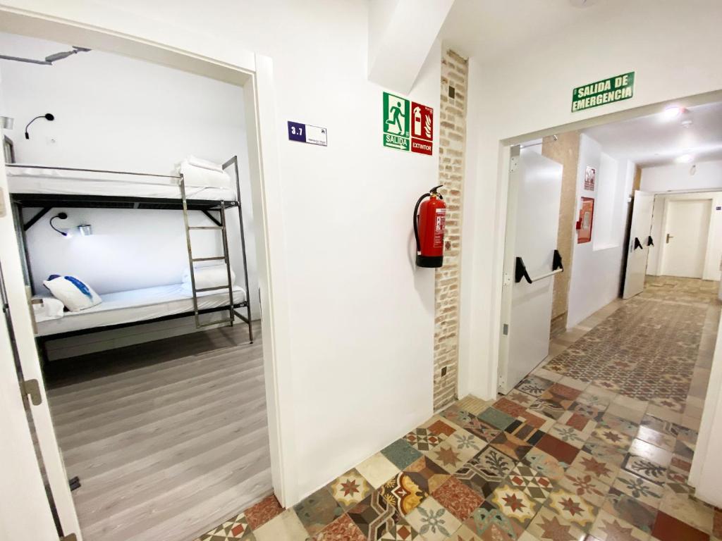 Номер (Кровать в общем 6-местном номере) гостевого дома ECO Hostel, Гранада